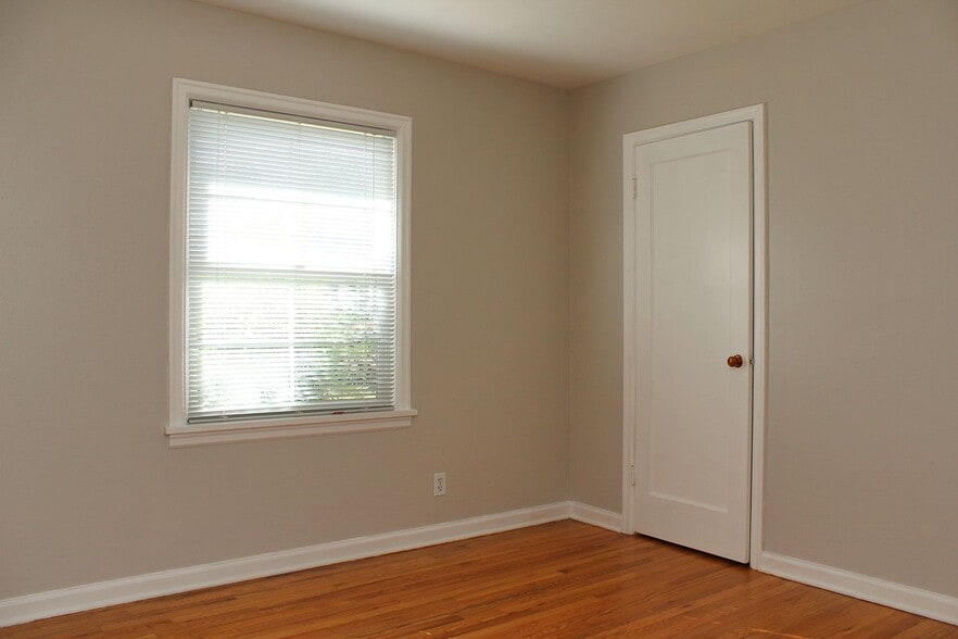 Building Photo - 5131-5147 SE 17th Avenue