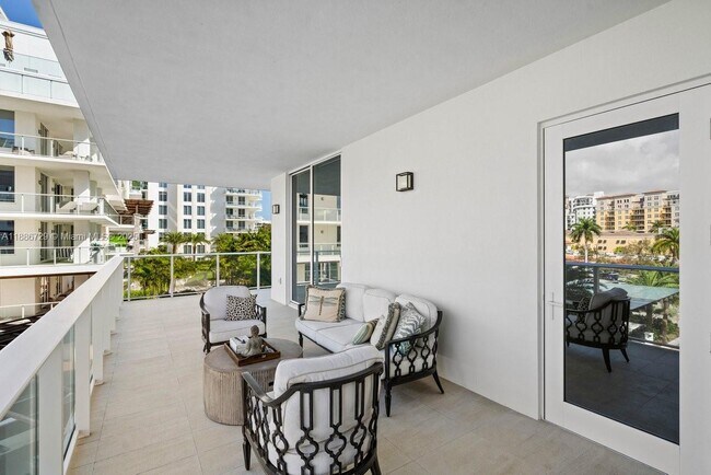 Building Photo - 210 SE Mizner Blvd