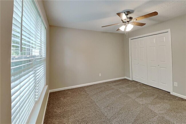 Building Photo - 1209 Lainster Dr SE