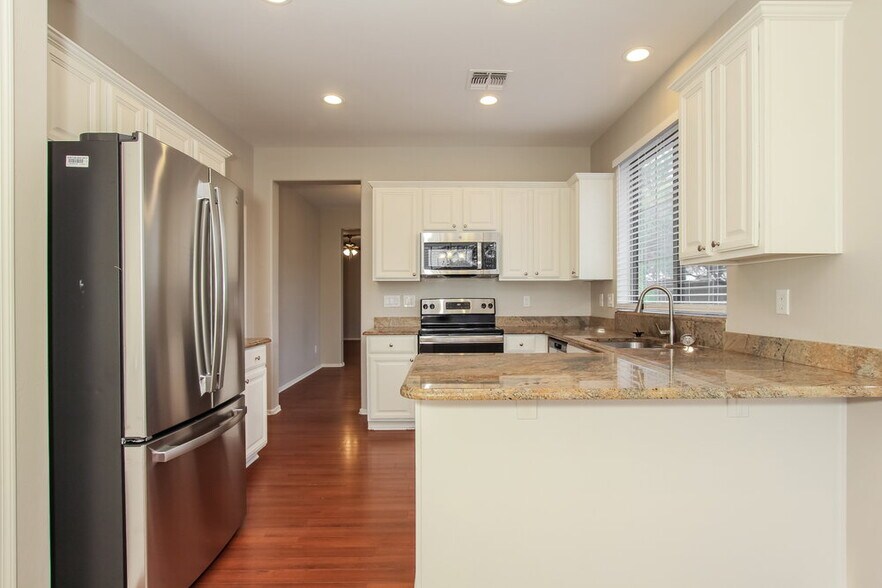 Building Photo - 42941 N Challenger Trail
