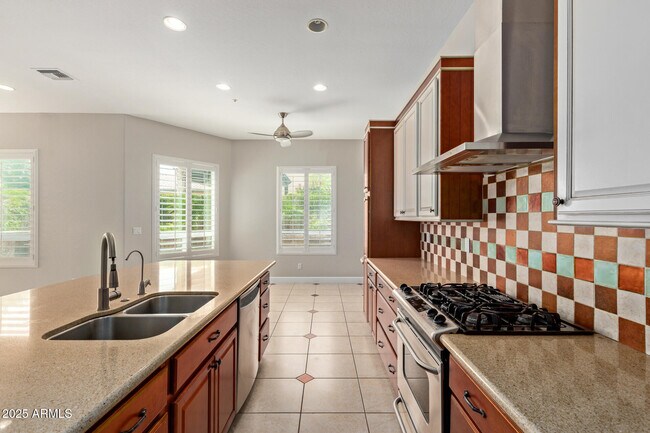Building Photo - 9366 E Celtic Dr