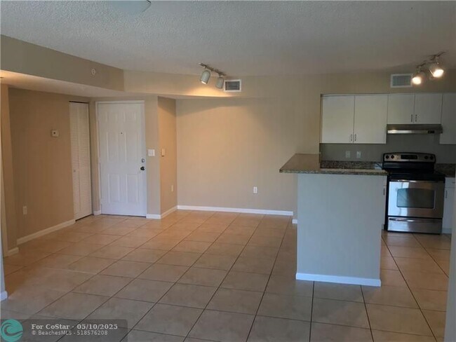 Building Photo - 4808 N State Rd 7