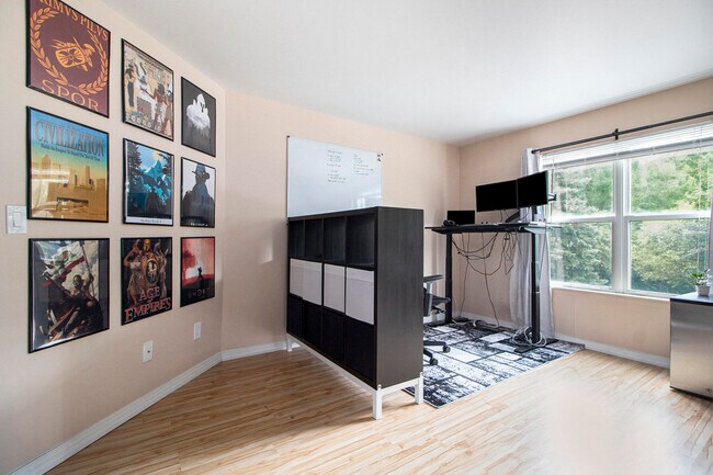 Building Photo - 2221 S Huron Pkwy