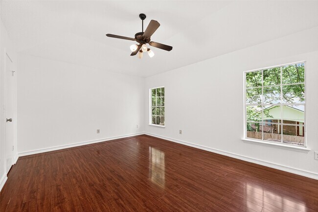 Building Photo - 42 Rockridge Dr