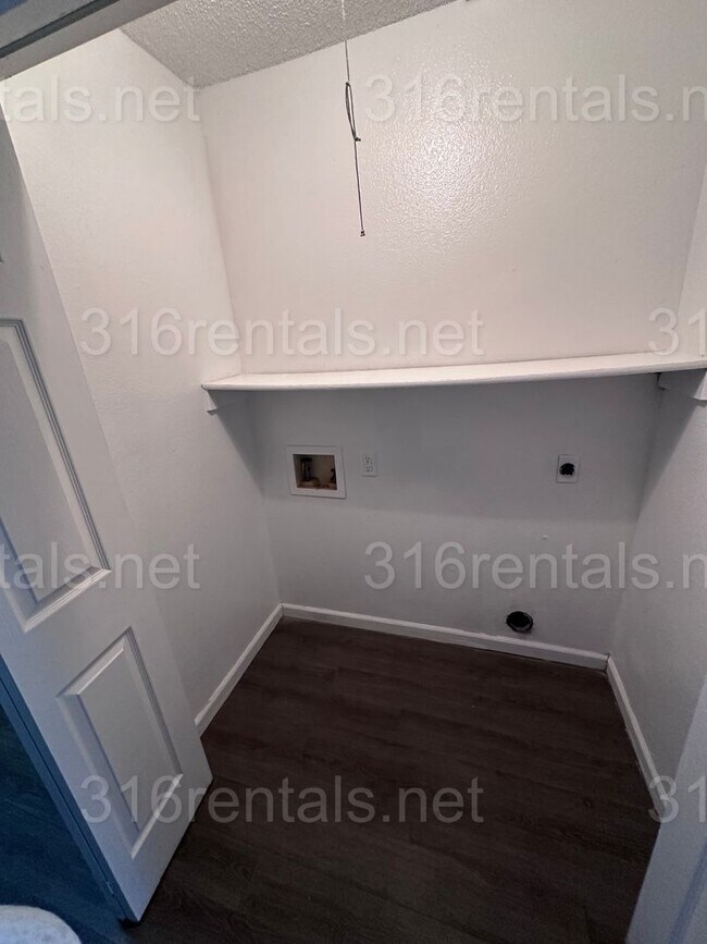 Building Photo - 1625 S Beech St