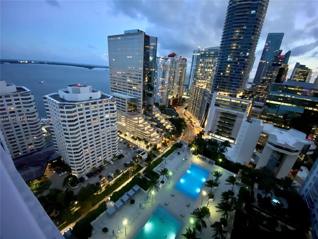 Building Photo - 950 Brickell Bay Dr