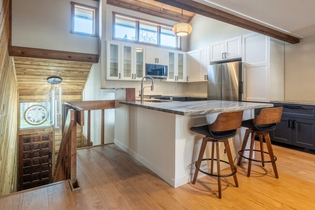 Building Photo - Spacious Snowcreek III Condo – Winter Rental