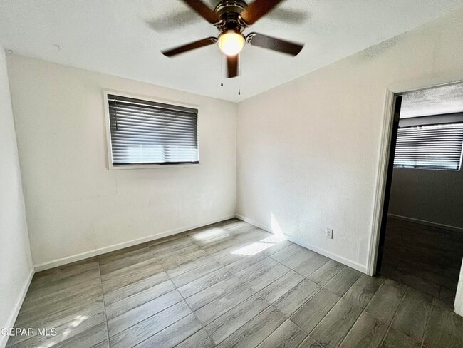 Building Photo - 339 Medina St