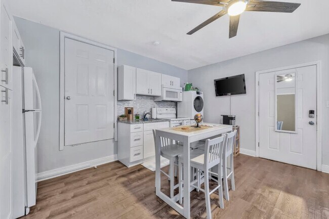 Building Photo - 3317 W St Conrad St