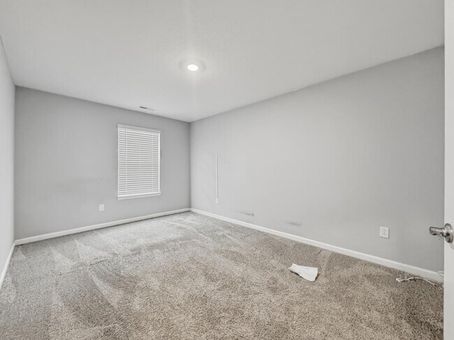 Building Photo - 2557 Plano Dr