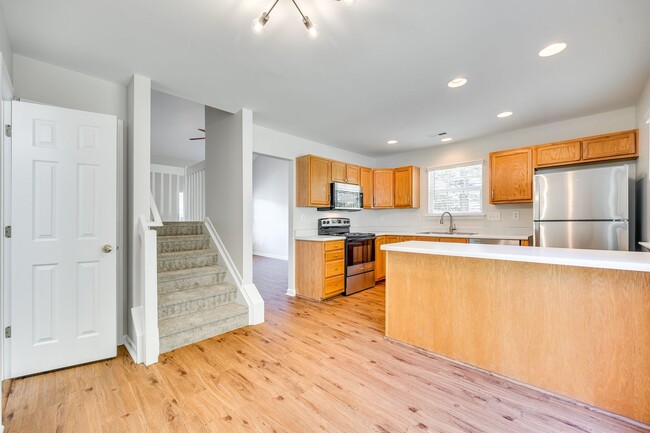 Building Photo - Beautiful 2 Bed 2.5 bath townhome in Benni...