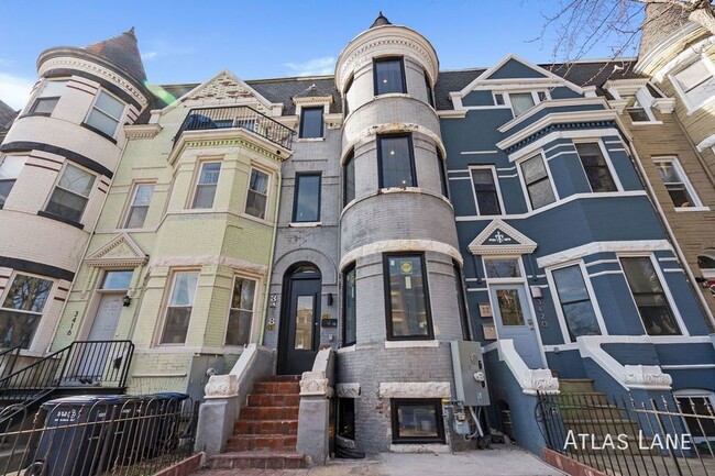 Building Photo - Professionally Managed// 3 bedroom 3 bathr...