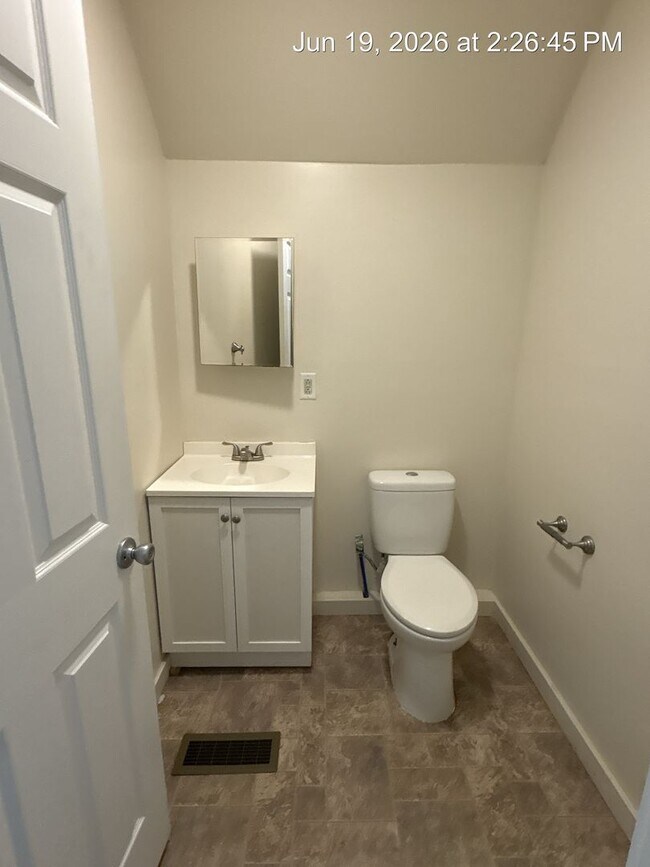 Building Photo - 142 Lorentz St