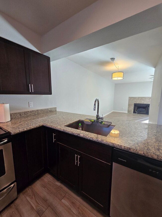 Building Photo - Wonderful Mountain Meadows "end unit"