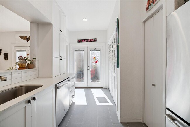 Building Photo - 701 Bering Dr