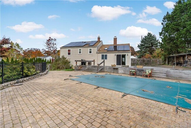 Building Photo - 4 Woodvale Rd Ext