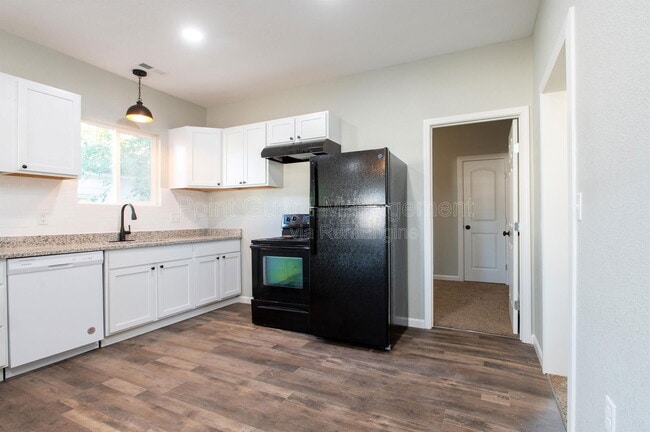 Building Photo - 1601 S Pattie St