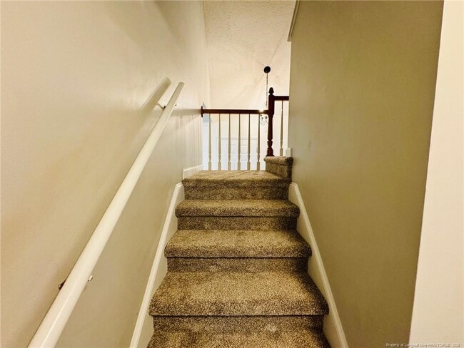 Building Photo - 616 Amberdale W Cir