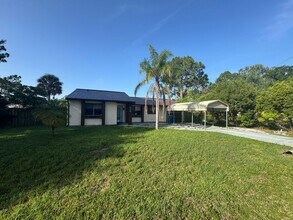 Building Photo - 3 Bedroom 1 Bath Home with Fully Fenced Backyard for Rent in SE Palm Bay