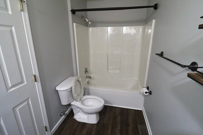 Master Bathroom - 8805 Hillside Way
