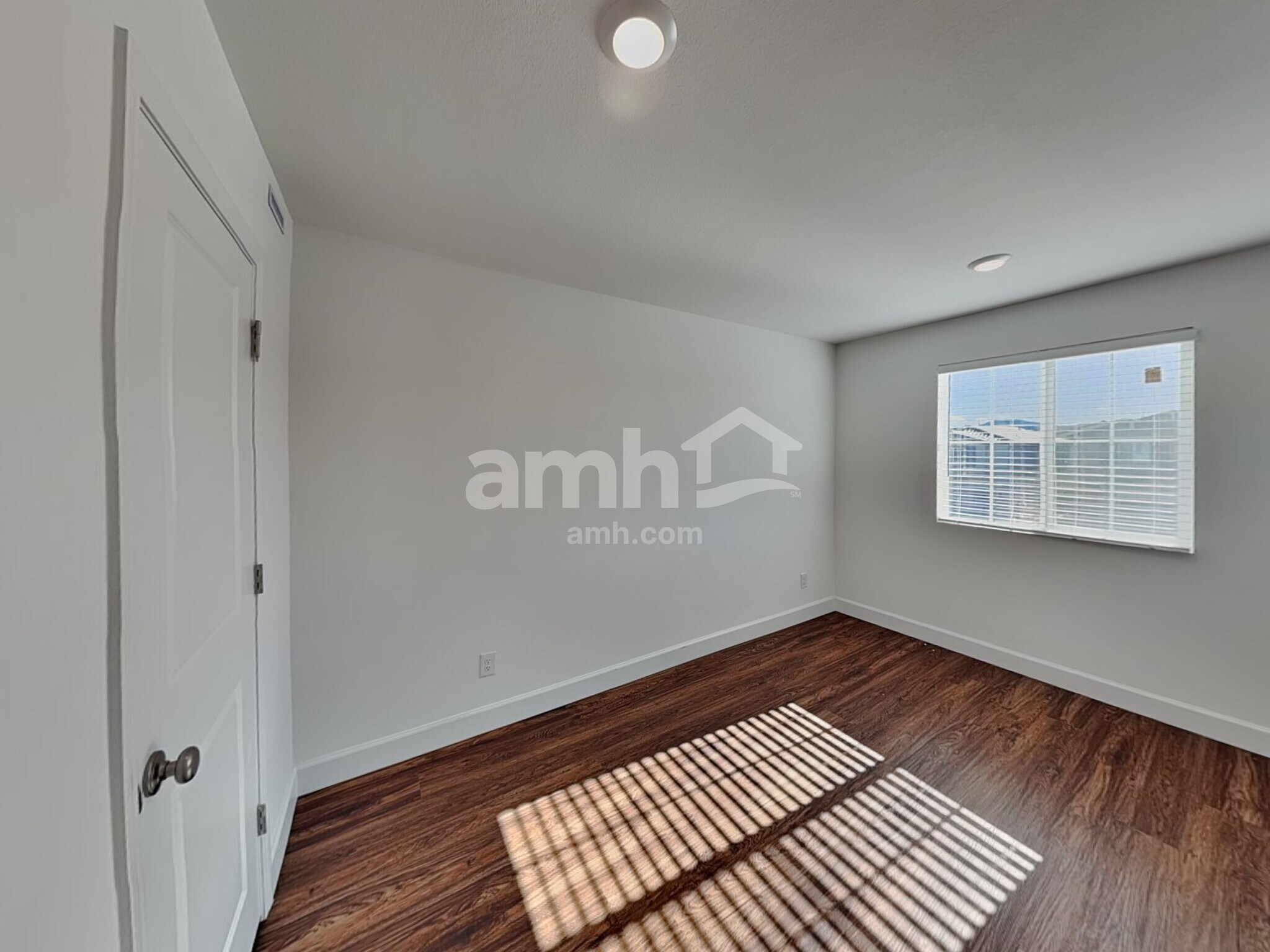 Building Photo - 10132 W Oleta Ave