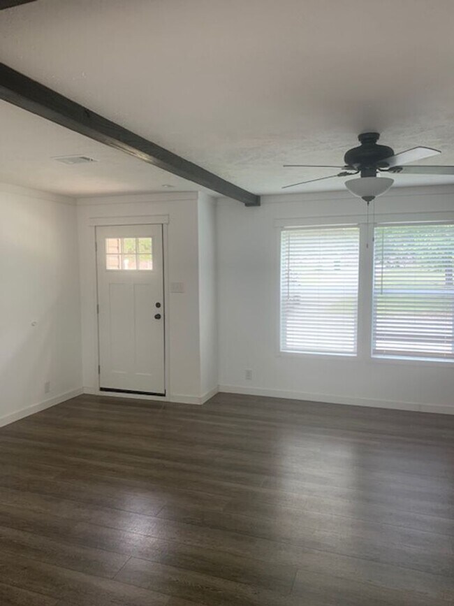 Building Photo - 561 Morris Bridge Rd