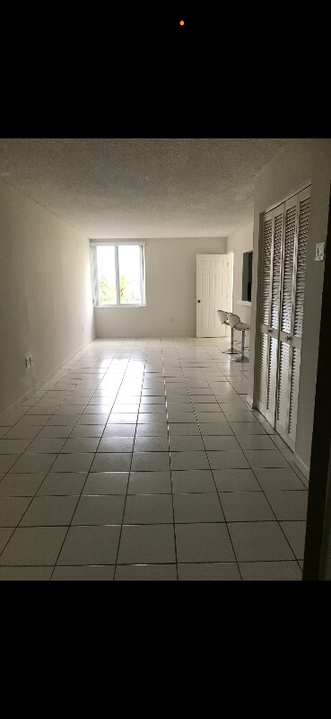 Building Photo - 250-180 180th Dr