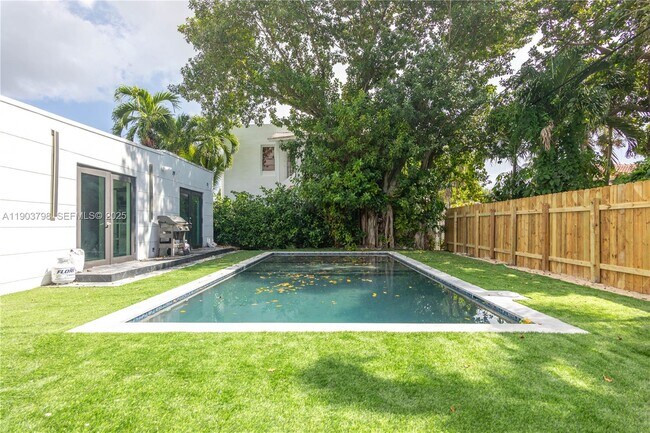 Building Photo - 2360 SW 12th St