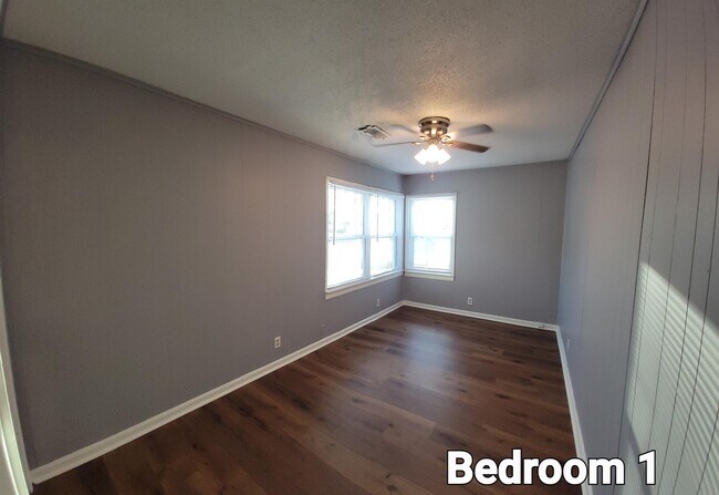 Building Photo - 1310 S Palisade St