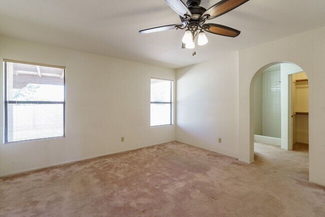 Building Photo - 11600 N Quicksilver Trail