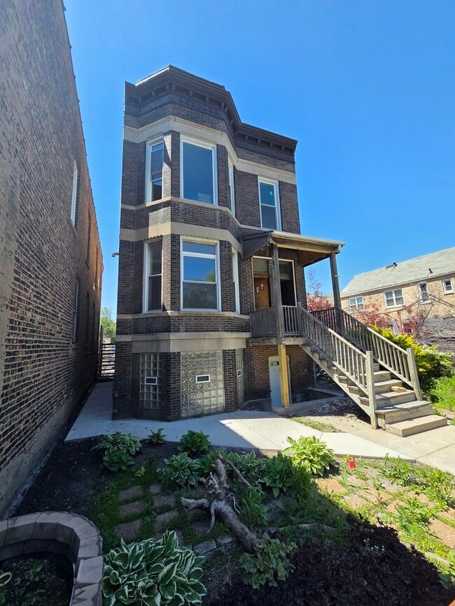 Building Photo - 3444 S Western Ave