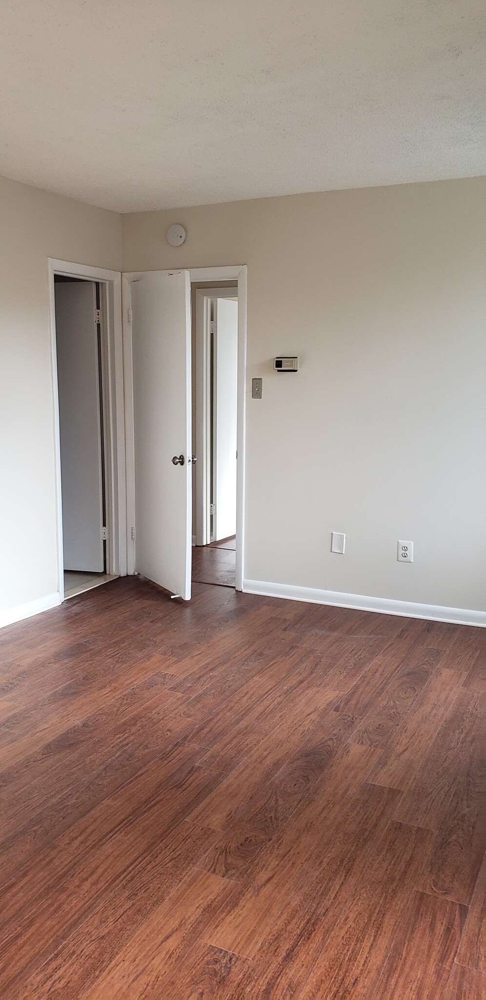 Master bedroom - 6301 Stevenson Ave