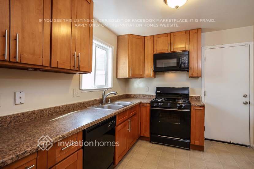 Building Photo - 2980 Rollingwood Dr