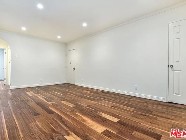 Primary Photo - 1112 N Olive Dr