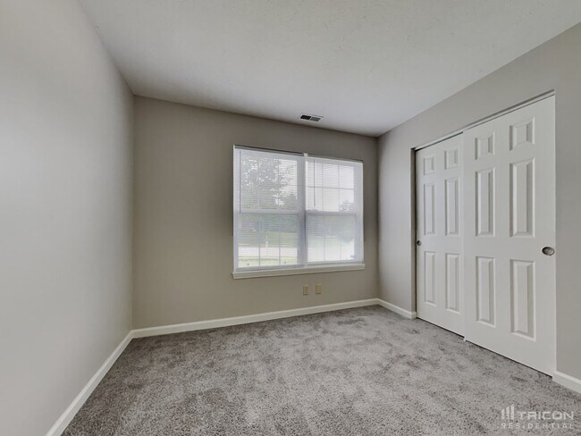 Building Photo - 15037 Oak Rd