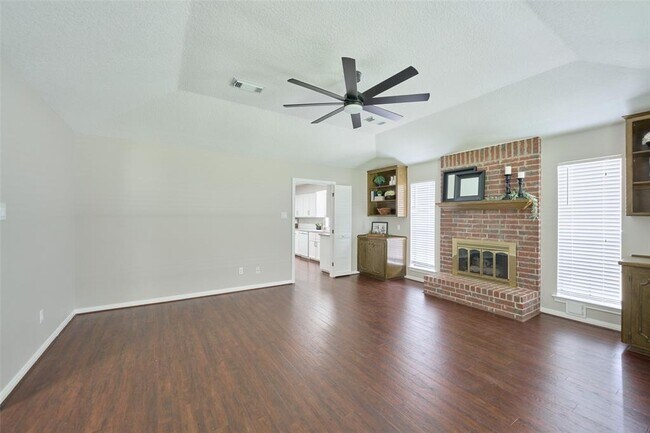 Building Photo - 26611 Oak Hill Dr
