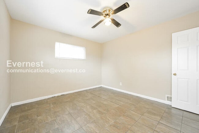 Building Photo - 706 Uvalda St