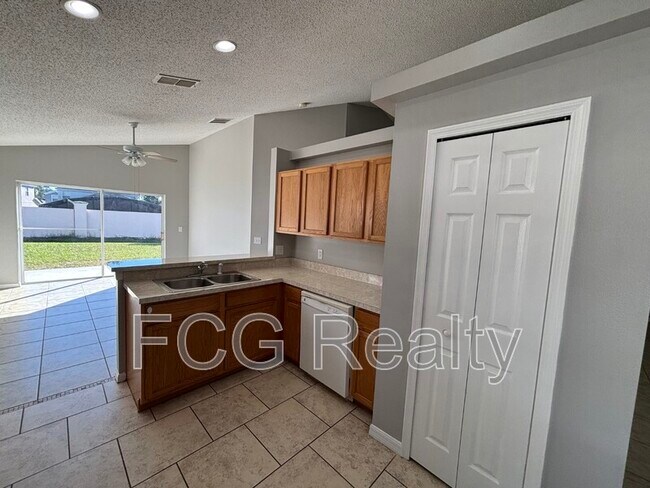 Building Photo - 715 Piermont Dr