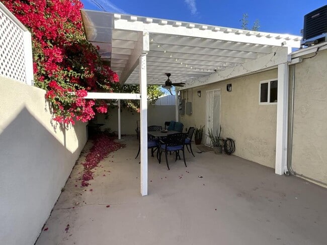 Building Photo - 18427 Delano St