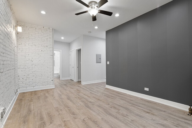 Building Photo - 6952 N Wolcott Ave