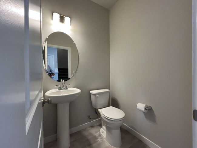 Building Photo - Beautiful Newer Construction 4 Bedroom Forest Grove Home with Open Layout, Quartz Kitchen & Moder...