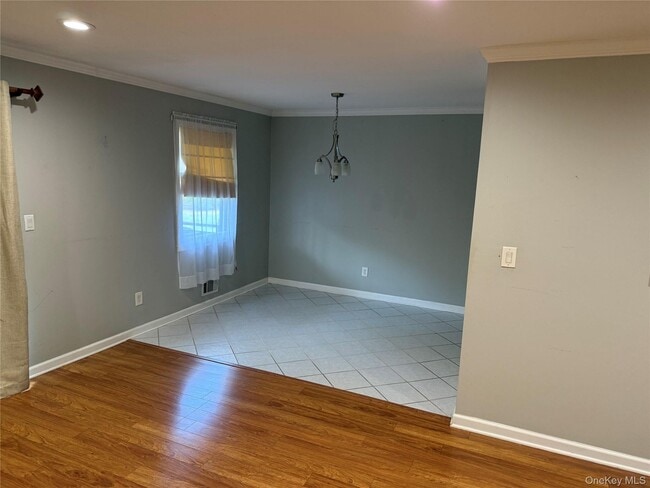 Building Photo - 40 New Holland Village