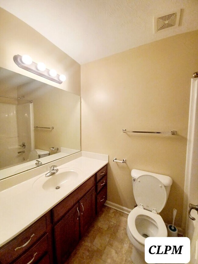 Building Photo - 668 Winding Bluff Way