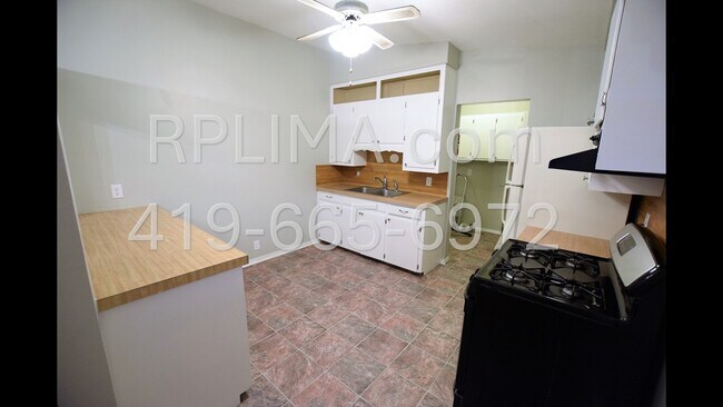 Building Photo - 860 Deborah St