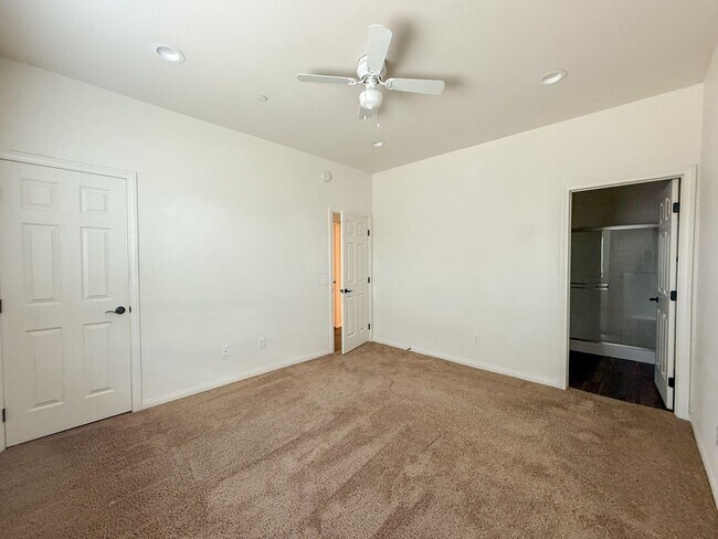 Building Photo - 29 Palms Home with Solar