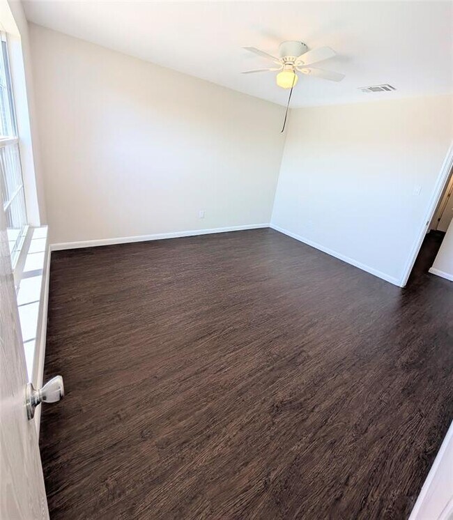 Building Photo - 222 Phillips St