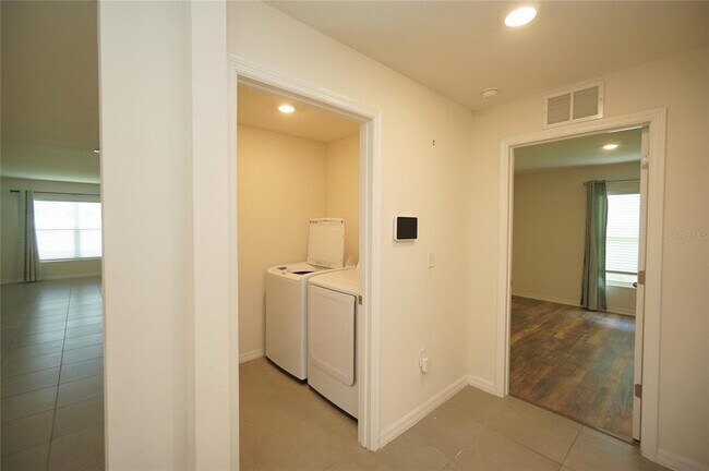 Building Photo - 501 Calico Scallop St
