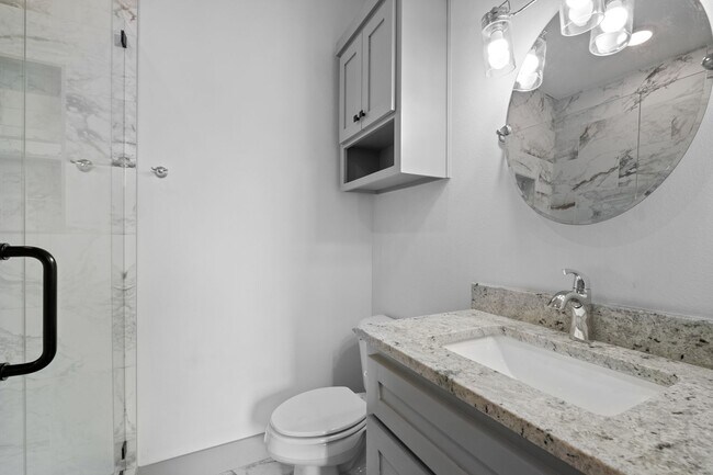 Building Photo - Duncan St Duplex