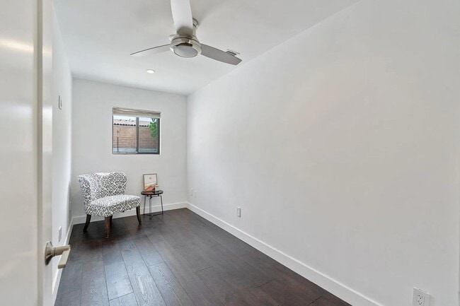 Building Photo - Modern and Spacious 4 Bed + 2.5 Bath Home