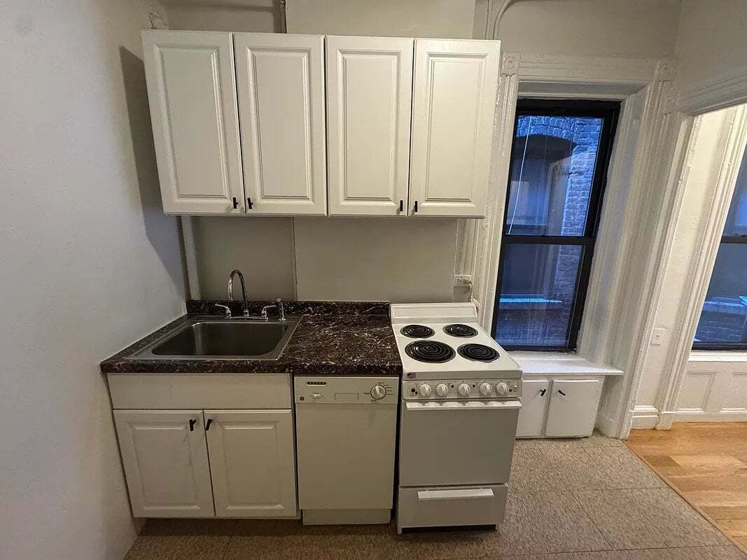 Building Photo - 792 9th Ave